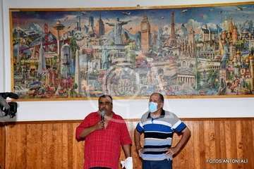 Presentanción en la sede del colectivo vecinal de Jiámar del puzzle más grande del mundo, montado por Tomás Torres/Antonio Alí.